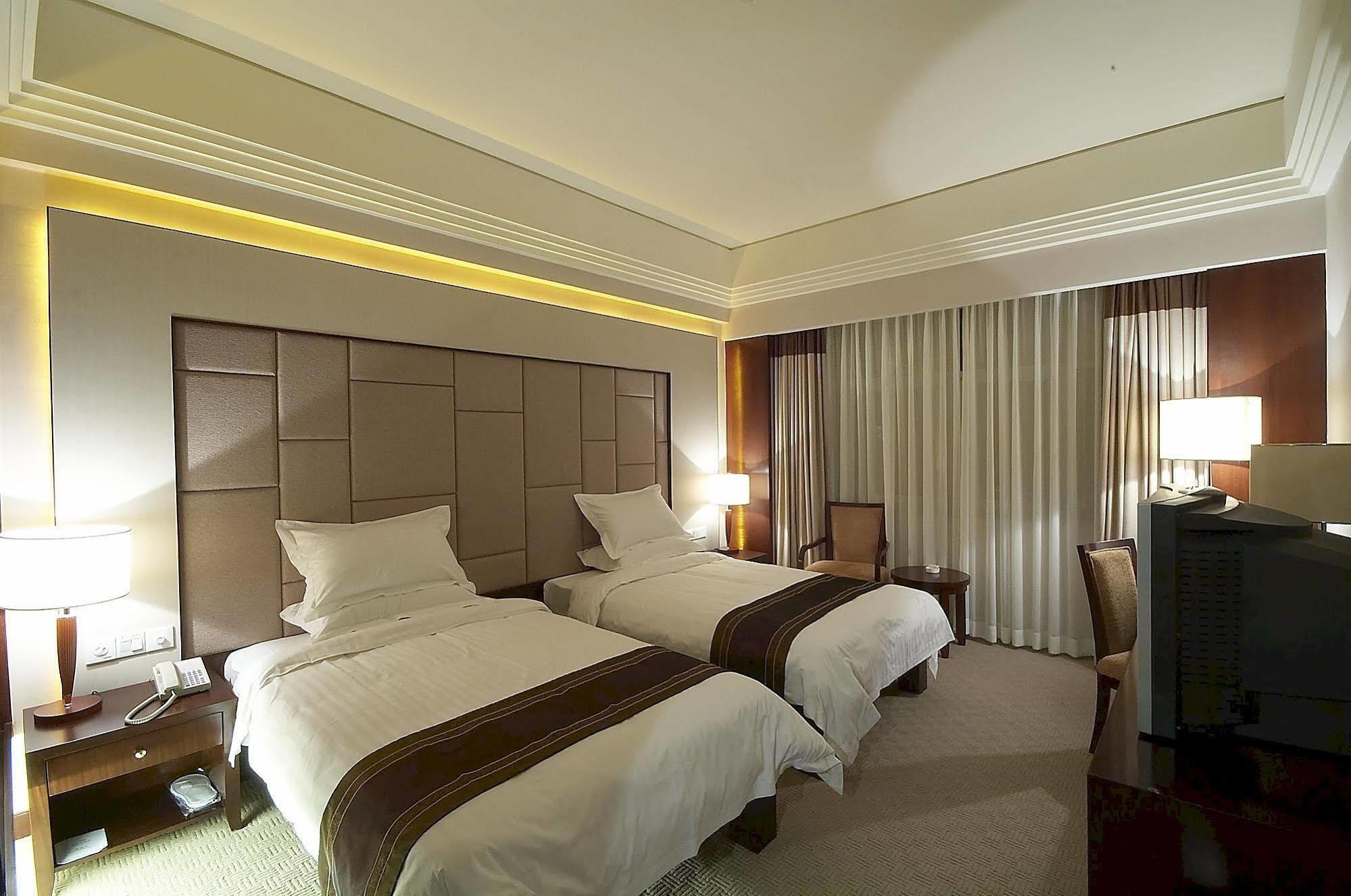 Guangzhou Huadu New Phoenix Hotel Εξωτερικό φωτογραφία